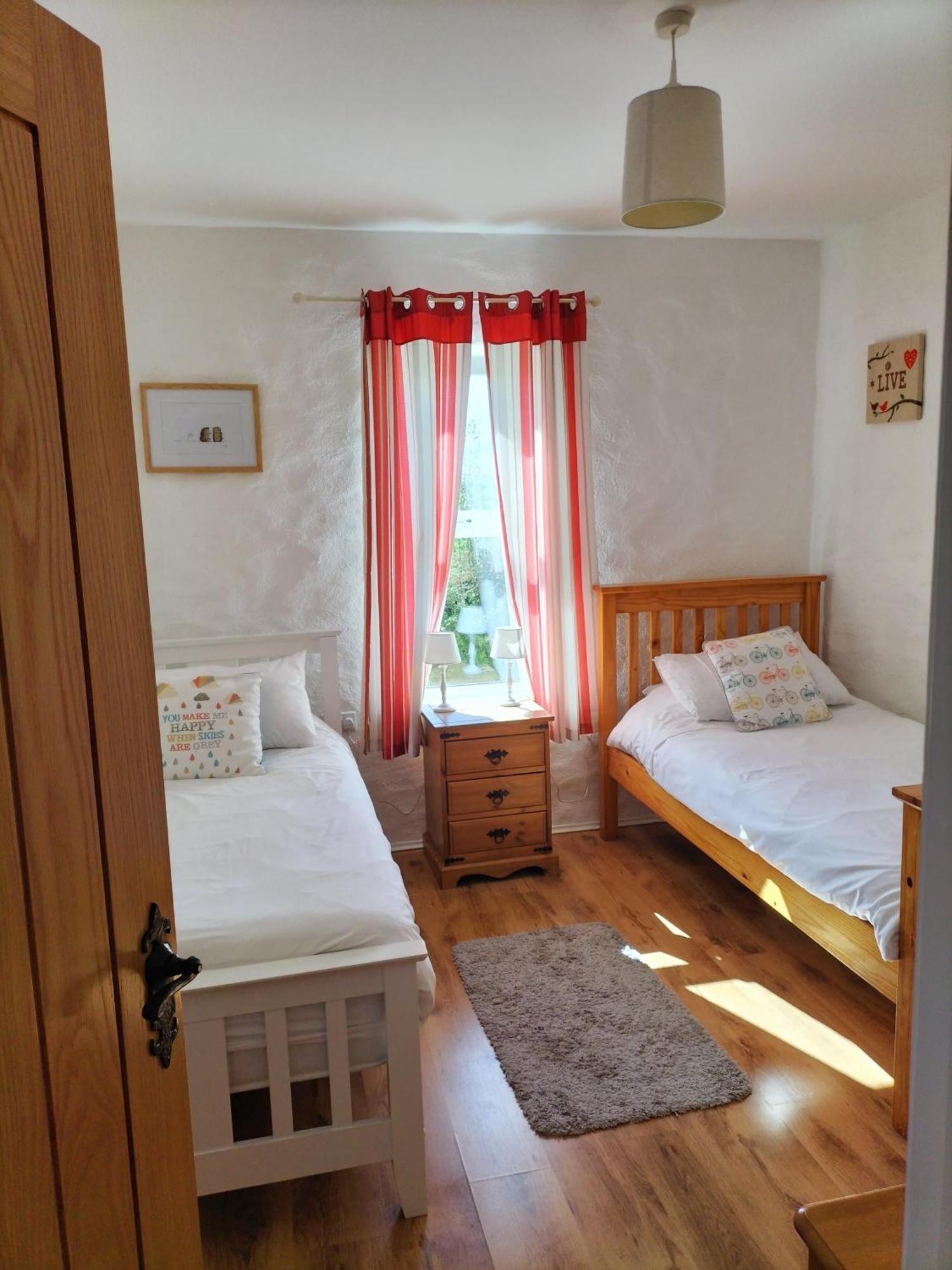 Ballymultimber Cottages - Mountain Views Near Beach Limavady Esterno foto